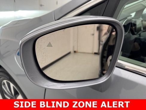 Used 2021 Chrysler Pacifica Touring-L image 6