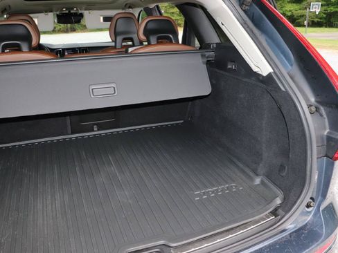 Used 2018 Volvo XC60 T5 Inscription w/ Luxury Seat Package AWD/4WD image 6