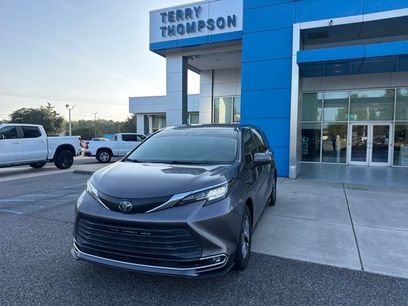 Used 2021 Toyota Sienna XLE