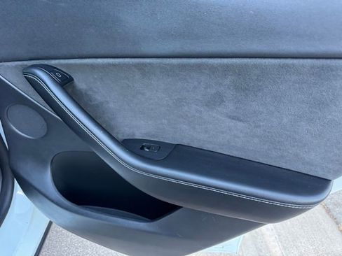 Used 2021 Tesla Model Y Performance image 9