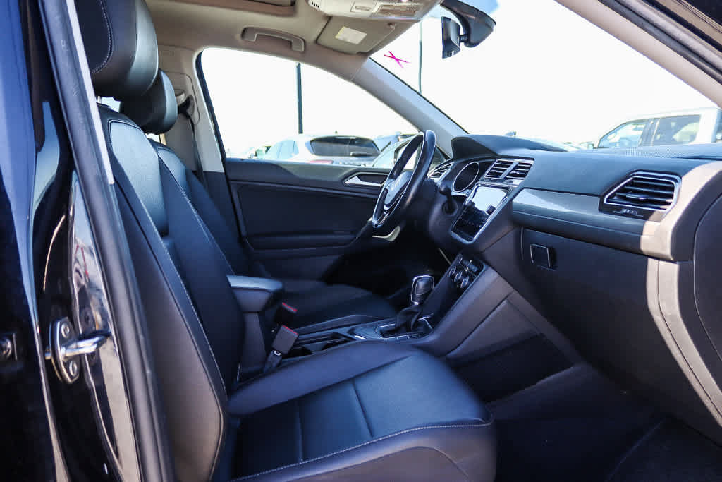 Used 2019 Volkswagen Tiguan SE w/ Panoramic Sunroof Package FWD image 15