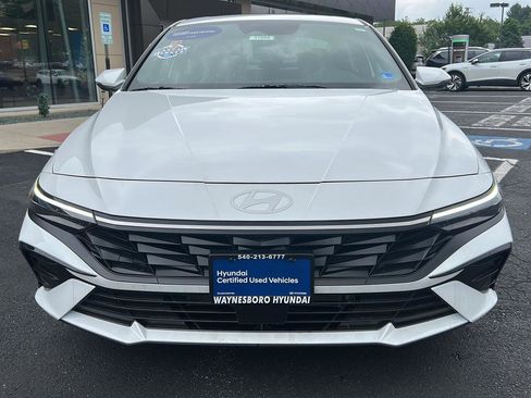 Certified 2025 Hyundai Elantra Limited FWD image 11