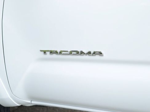 Used 2023 Toyota Tacoma SR5 AWD/4WD image 33