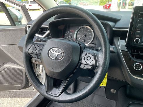 Used 2021 Toyota Corolla LE FWD image 18