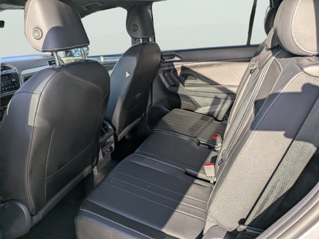 Certified 2023 Volkswagen Tiguan SE R-Line FWD image 17