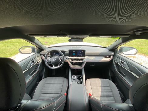 Used 2025 Ford Explorer ST-Line w/ ST-Line Street Pack AWD/4WD image 21