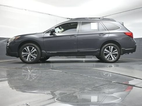 Used 2018 Subaru Outback 3.6R Limited AWD/4WD image 37