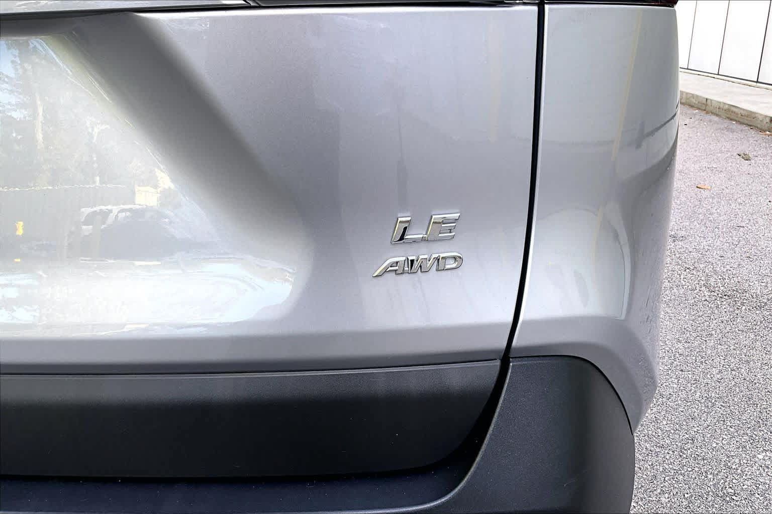 Used 2023 Toyota RAV4 LE AWD/4WD image 10
