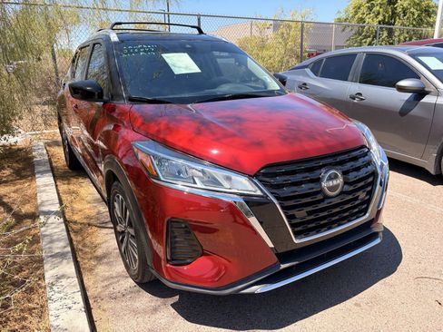 Used 2022 Nissan Kicks SV w/ Interior Electronics Package FWD image 3
