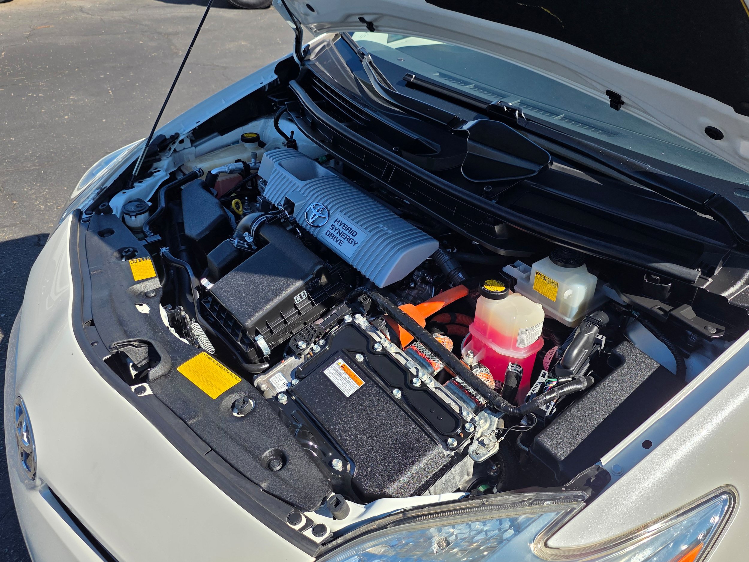 Used 2014 Toyota Prius Three w/ Preferred Accessory Package FWD image 25