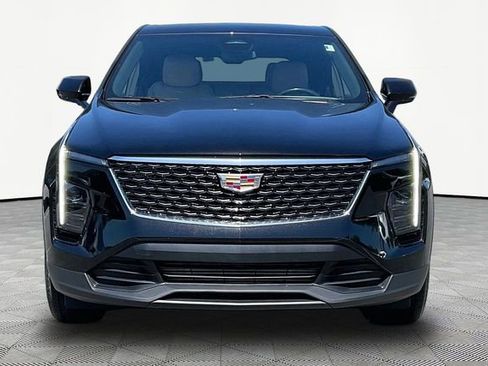 Used 2024 Cadillac XT4 Luxury w/ Cold Weather Package FWD image 2