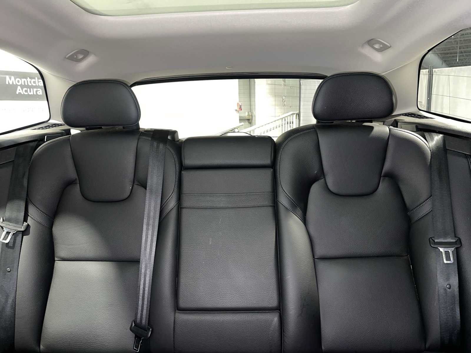 Used 2018 Volvo XC60 T5 Momentum w/ Vision Package AWD/4WD image 24