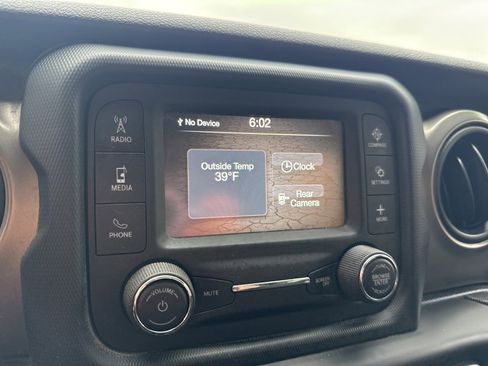 Used 2018 Jeep Wrangler Sport image 27