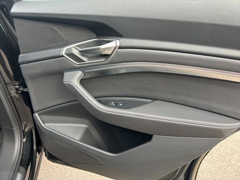 Certified 2024 Audi Q8 e-tron Premium image 31