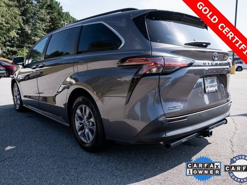 Certified 2021 Toyota Sienna XLE image 5