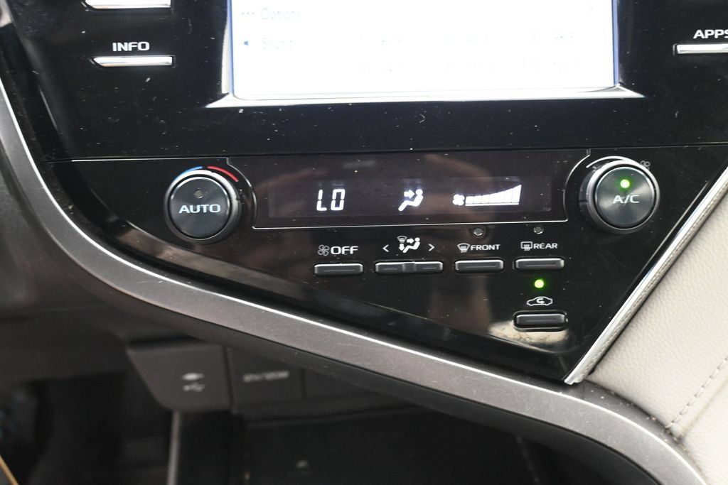 Used 2018 Toyota Camry SE FWD image 21