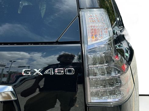 Used 2020 Lexus GX 460 Premium w/ Premium Package image 32