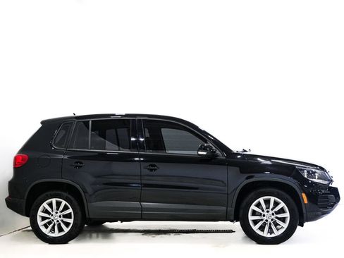 Used 2017 Volkswagen Tiguan Limited w/ Alloy Wheels Package AWD/4WD image 4