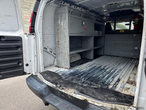 Used 2017 Chevrolet Express 2500 image 25