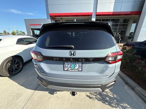 Used 2023 Honda Pilot Touring image 6
