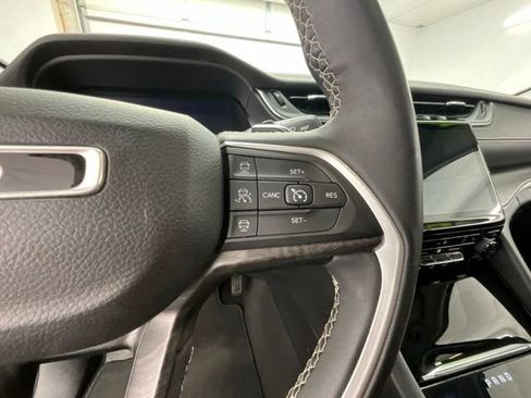 Used 2023 Jeep Grand Cherokee Limited AWD/4WD image 18