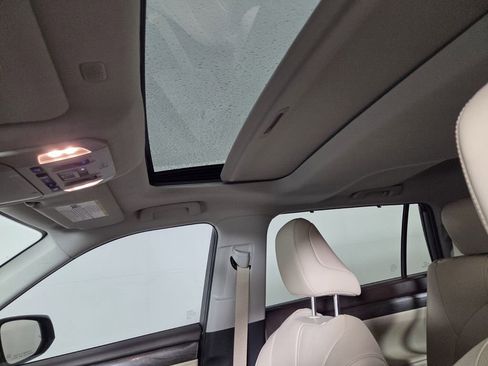 Used 2022 Toyota Highlander Limited image 25