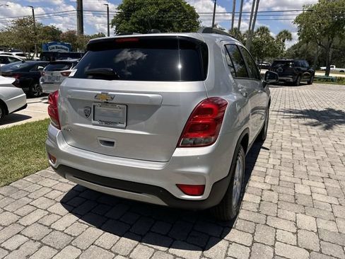 Used 2022 Chevrolet Trax LT w/ LT Convenience Package FWD image 37