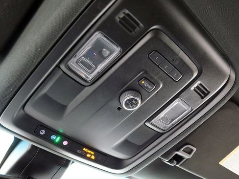 Used 2022 Chevrolet Tahoe Z71 image 33