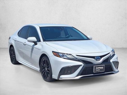Used 2023 Toyota Camry XSE FWD image 3