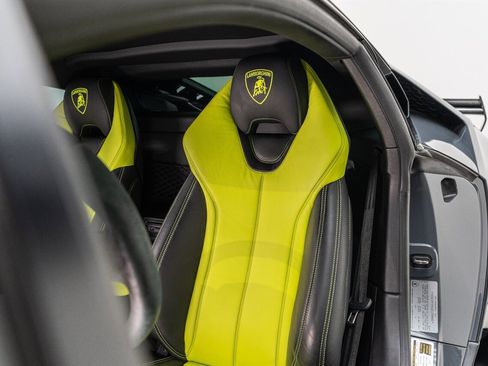 Used 2017 Lamborghini Huracan LP 610-4 AWD/4WD image 22