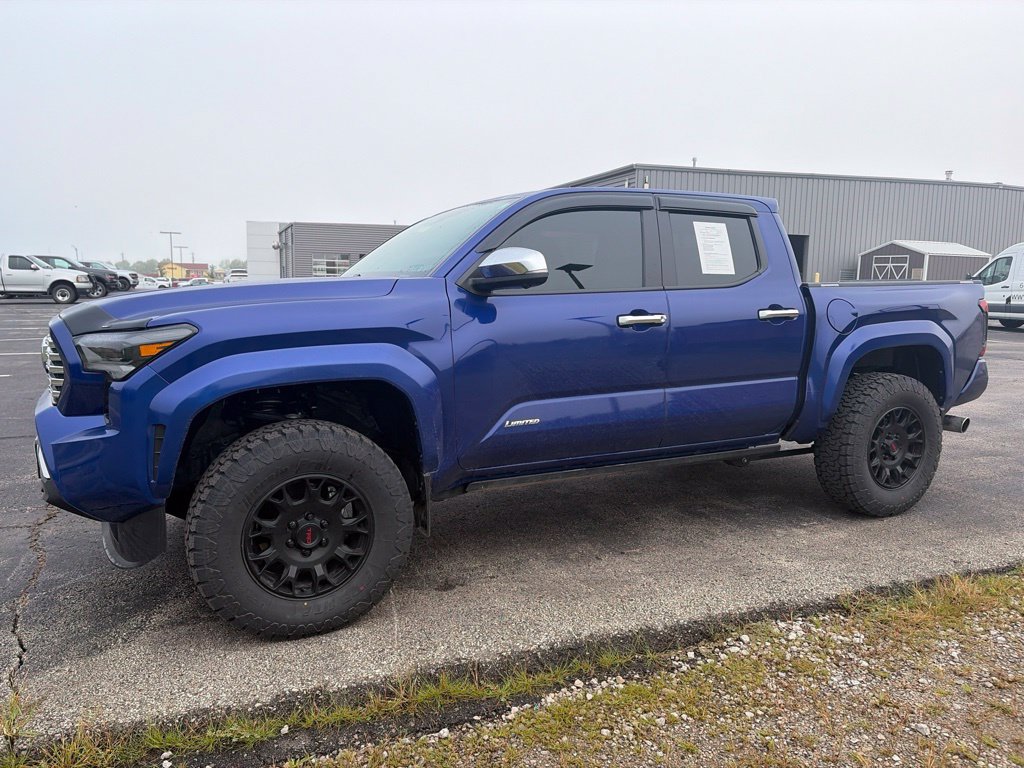 Used 2025 Toyota Tacoma Limited AWD/4WD image 1