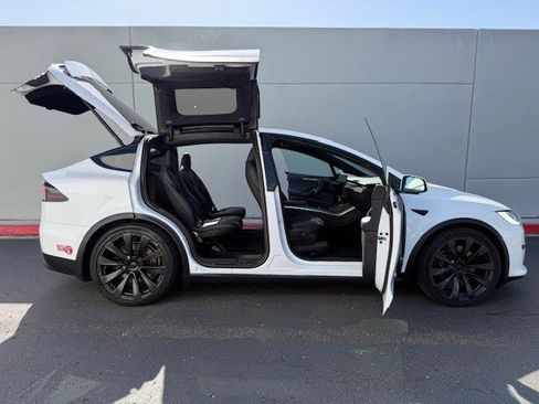 Used 2022 Tesla Model X Plaid image 19