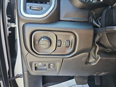 Used 2019 RAM 1500 Laramie AWD/4WD image 33