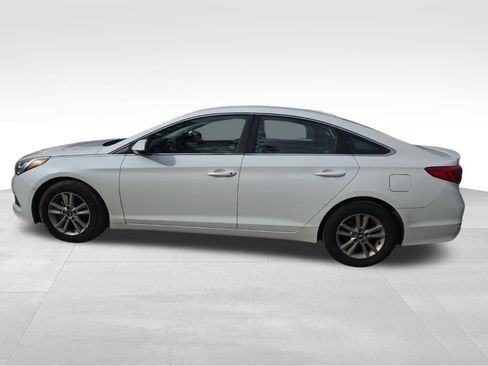 Used 2016 Hyundai Sonata SE FWD image 2