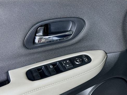 Used 2019 Honda HR-V LX image 15