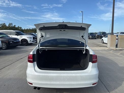 Used 2015 Volkswagen Jetta S image 9