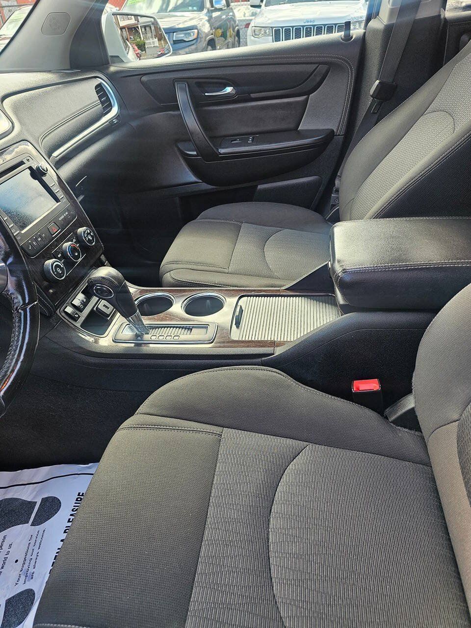 Used 2017 Chevrolet Traverse LT w/ Style and Technology Package AWD/4WD image 8