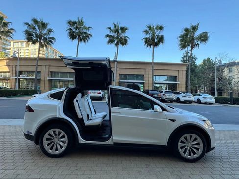 Used 2018 Tesla Model X 75D AWD/4WD image 18