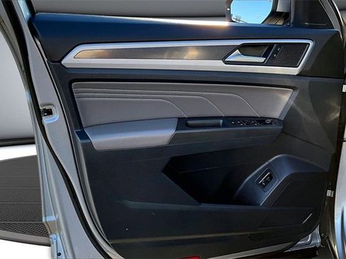 Used 2022 Volkswagen Atlas Cross Sport SEL R-Line image 20