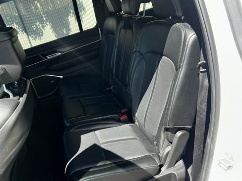 Used 2024 Jeep Wagoneer Series II w/ Flexible Seating Group AWD/4WD image 21
