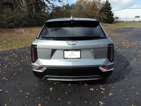 New 2026 Cadillac Optiq Luxury 2 image 6