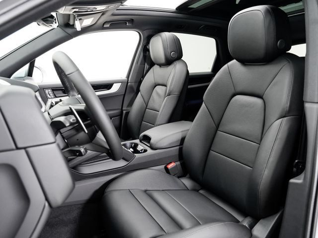 Certified 2026 Porsche Cayenne AWD/4WD image 5