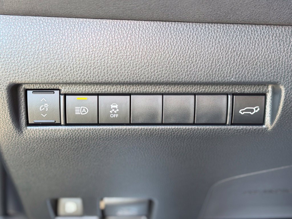 Certified 2024 Toyota Venza XLE AWD/4WD image 26
