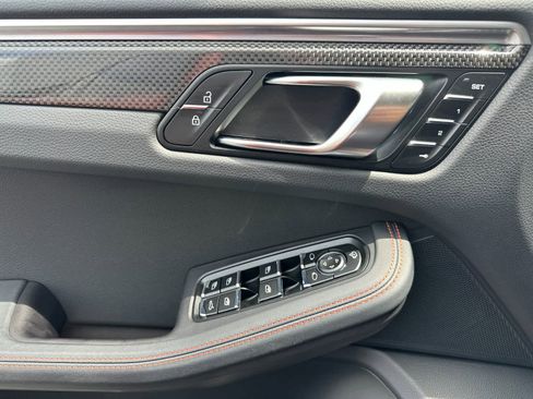 Certified 2022 Porsche Macan S image 12