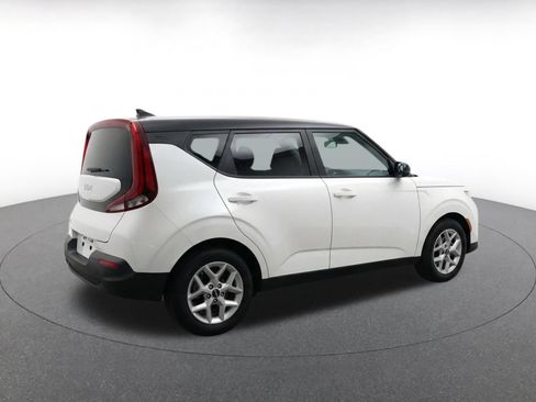 Used 2025 Kia Soul LX w/ LX Technology Package FWD image 9