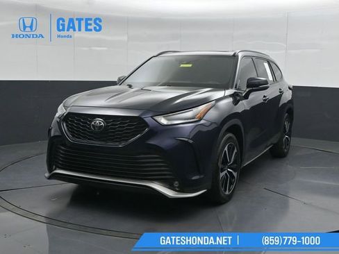 Used 2021 Toyota Highlander XSE FWD image 6