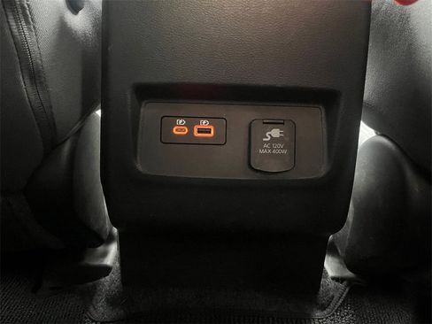 Used 2023 Nissan Frontier SV w/ SV Convenience Package image 17