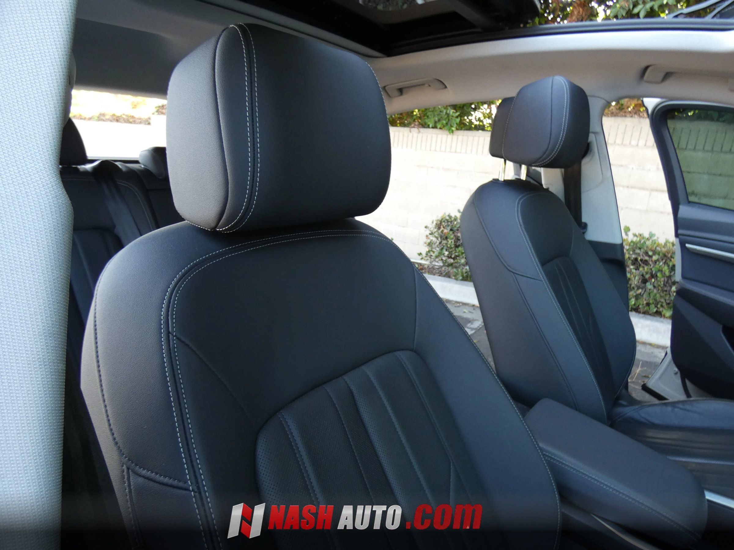 Used 2022 Audi e-tron Premium Plus w/ Premium Plus Package AWD/4WD image 32