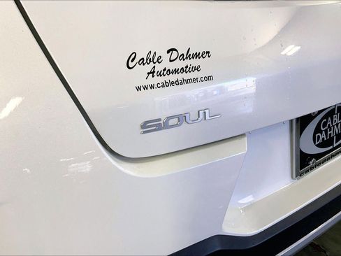 Used 2025 Kia Soul LX FWD image 8