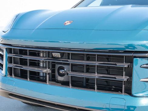 Used 2025 Porsche Cayenne image 5